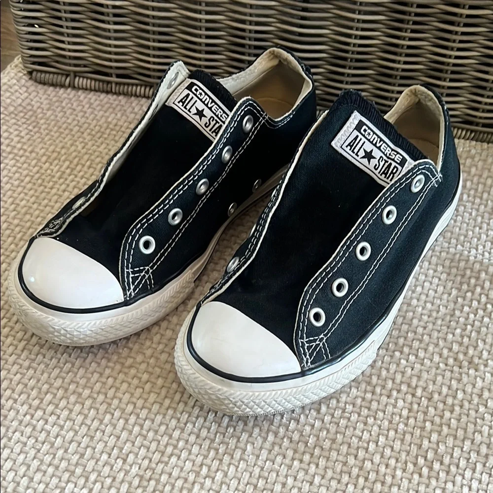 Converse Black and White Chuck Taylor Sneakers size 2 GUC